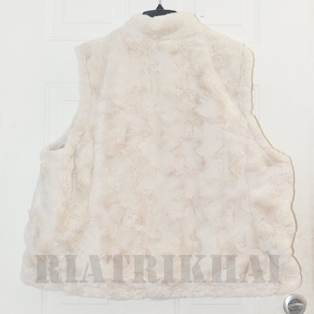 IVORY NWT Quilted Faux Fur Puffer Vest  Reversible  Nicole Miller - Picture 5 of 13